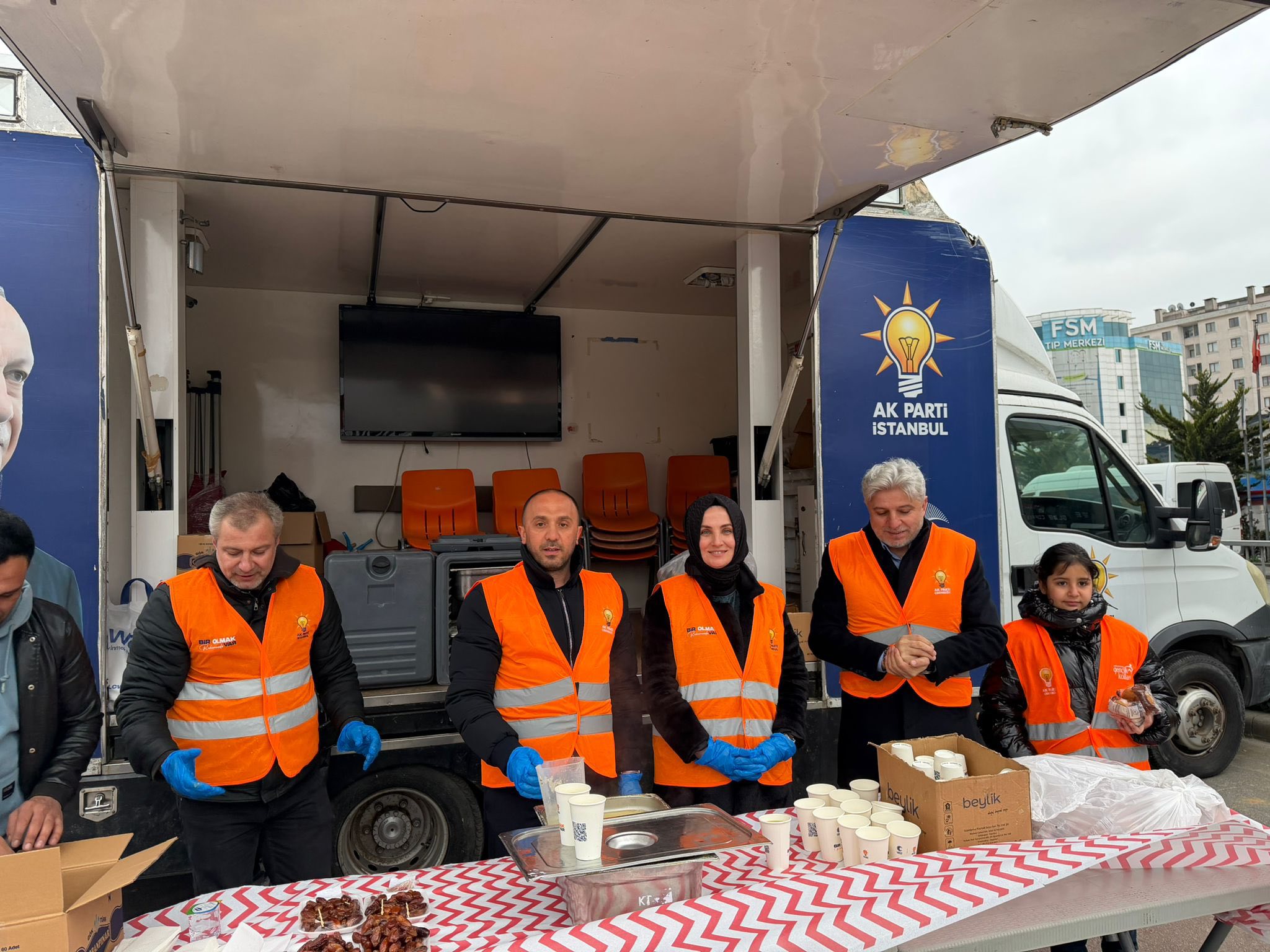 Madenler Meydanı’nda Ramazan İkramı Devam Ediyor