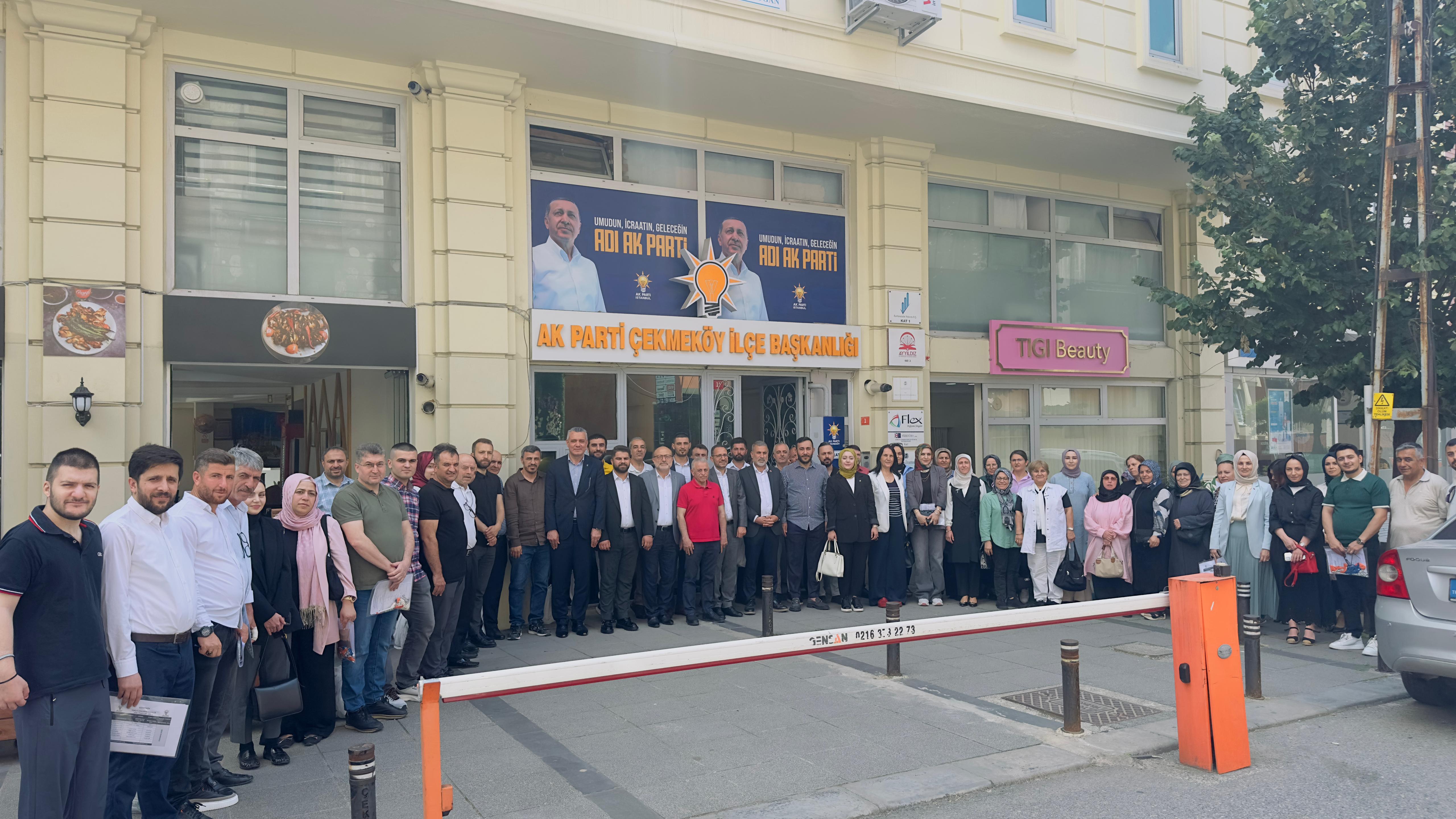AK Parti Çekmeköy Teşkilatından 4 Saatte 444 Hane Ziyareti