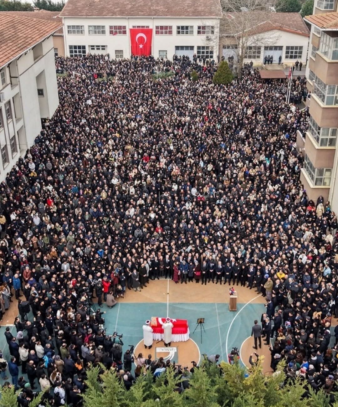 Merhum Öğretmen Fatma Nur Çelik Son Yolculuğuna Uğurlandı